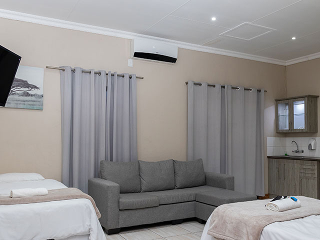 Upington Lodge Accommodation - High Breeze Lodge