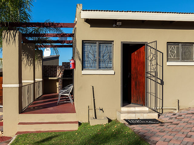 Upington Lodge Accommodation - High Breeze Lodge